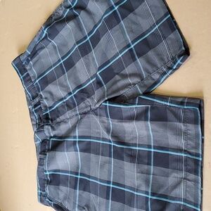 Gray plaid fly front shorts 36 inseam 9.5 Side pockets